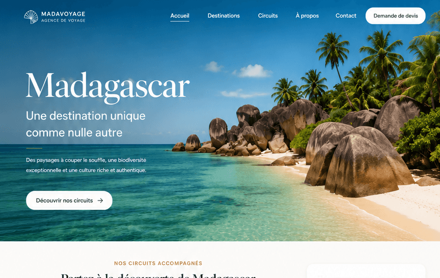 Direction 2 — Plage tropicale lumineuse